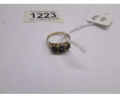 A 9ct gold ring set 3 amethyst's, size N.