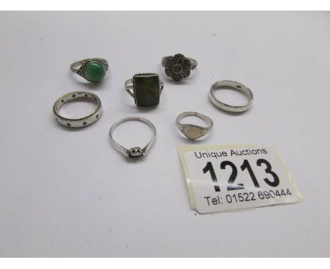 A silver marcasite ring, 4 other silver rings and 2 unmarked rings.