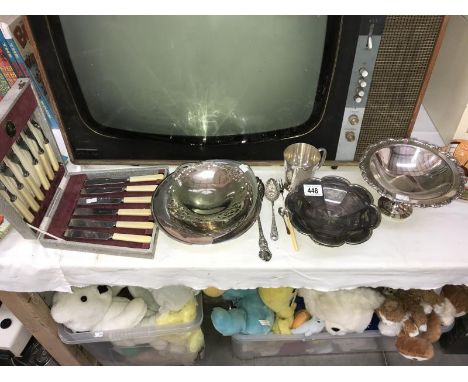 A quantity of metalware including EPNS bowls, a fish fork and knife set etc.