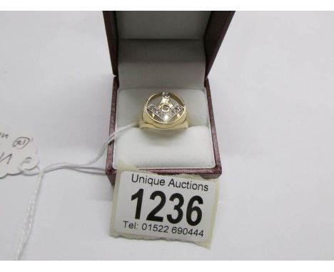 An18ct gold Masonic ring set diamonds, 10g, size Q.