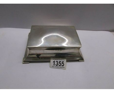 An art deco silver trinket box, hall marked but indistinct, gross weight 480 grams.