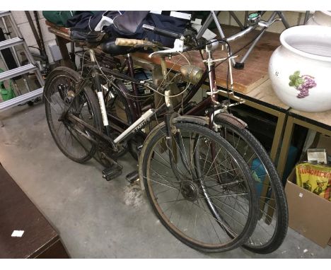 A men's Hopper Tahiti bike and a ladies Raleigh bike