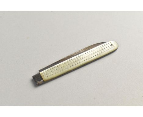 A Nice Quality Georgian Silver Bladed Fruit Knife with Mother of Pearl and Silver Banded Scales