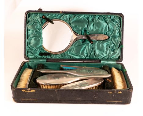 Ladies silver vanity case containing five brushes, comb and mirror in original case, silver hallmarked for Birmingham 1919. C