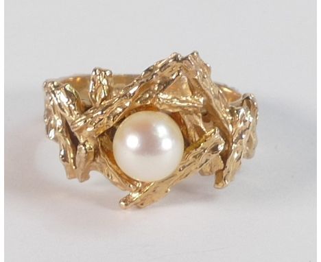 9ct gold hallmarked cultured pearl set ring, size P, weight 5.94g. 