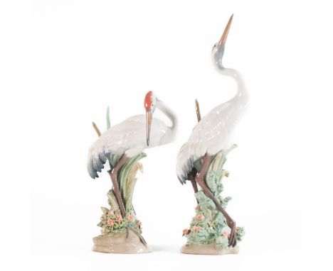 Two Lladro figures, Dancing Crane 1614 and Preening Crane 1612 (2) 