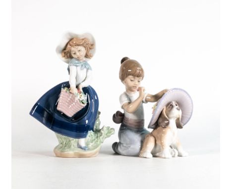 Boxed Lladro figures The Elegant Touch 06862 &amp; Pretty Pickings 05222, tallest 17cm (2) 