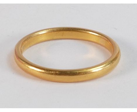 22ct gold hallmarked wedding ring / band, size Q/R, weight 4.44g 