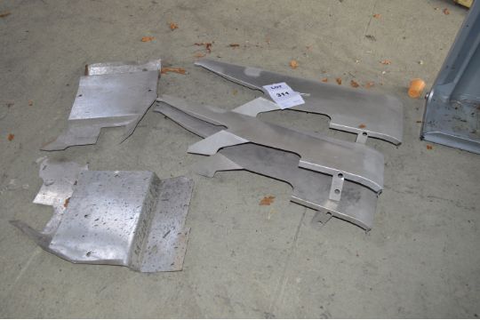 3: Land Rover Series III N/S Front Wing Tops with 2: Land Rover Inner Wings