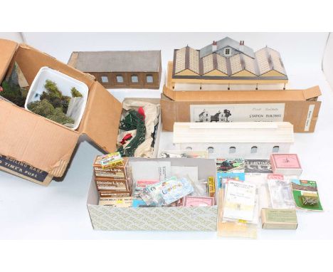 Large tray containing various OO gauge buildings: Ossett Mouldings station building kit (M); station building with canopy spa
