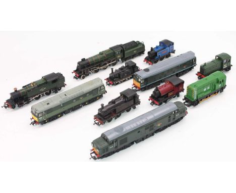 Shoebox containing eleven unboxed locos of various makes: Bachmann D5233, 75029 (missing one axle/wheels from bogie); Wrenn 3