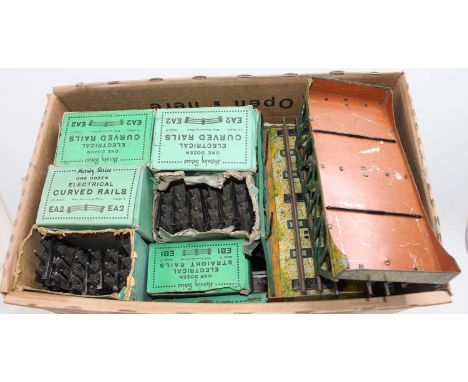 Hornby O gauge pre-war electric track with two viaducts each with ramps both in need of attention. Track: approx. 40 x 2’ cur