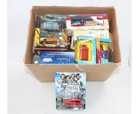 34 various mixed Corgi, Lledo and other modern issue diecasts, mixed series to include Corgi Fire Heroes, Lledo Members Exclu