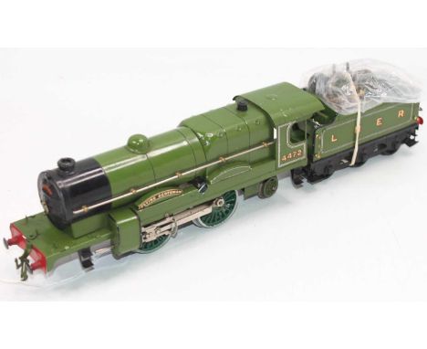 1933-6 Hornby No.3C clockwork loco &amp; tender ‘Flying Scotsman, shadowed 4472 on cabsides, black smokebox, 4 boiler bands, 