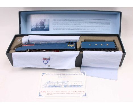 Ace Trains LNER blue Sir Nigel Gresley engine and tender for 3-rail running complete with instructions, Pre-war example finis