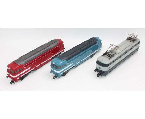 Three Lima locomotives:- Bo-Bo diesel SNCF 67001 blue, another red, with Bo-Bo electric E444054 light and dark grey, pantos r