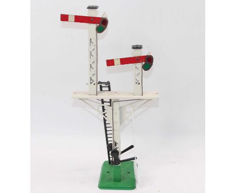 1939-41 Hornby Signal No.2 home junction, green base, black ladder, black flat tops, black levers. Some repainting. (VG-E)
