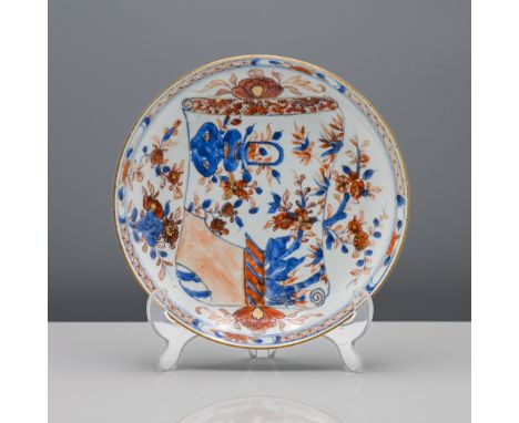 A Chinese Imari saucer, Kangxi (1662-1722) Painted in the centre with an unfurled scroll surrounded by floral sprigs and a di