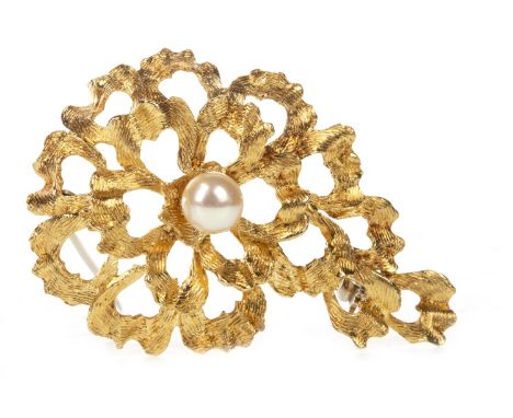 PEARL BROOCH, in the form of an openwork rosette, with a single pearl, 42mm high, in eighteen carat gold, 9.1g
