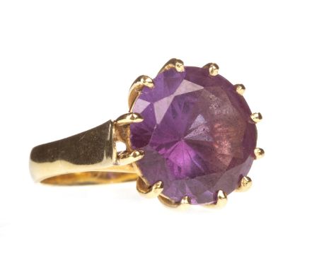 PURPLE GEM SET RING, set with a round purple gem 13.9mm diameter, unmarked, size M 1/2, 7.6g