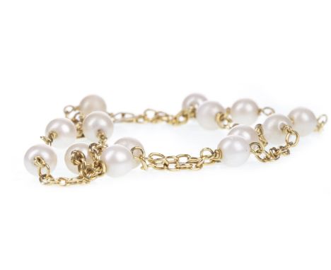 PEARL NECKLACE, the pearls interspaced by gold belcher link chain sections, 45cm long, marked 750, 7.7g