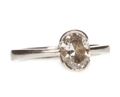 DIAMOND SOLITAIRE RING, the oval diamond of approximately 0.91 carats, in platinum, size L, 6.1g
