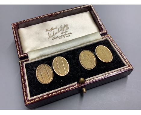   A pair of 1950's engine turned 9ct gold oval cufflinks,7.6 grams.