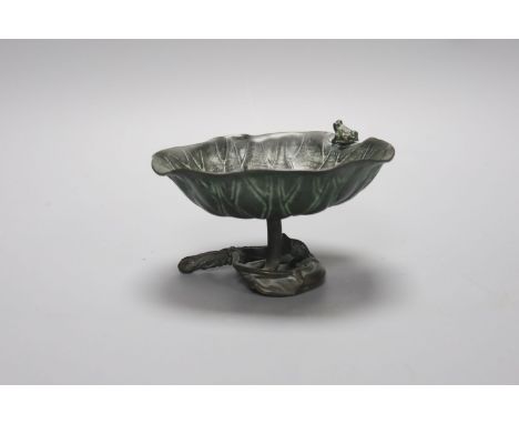   A cast bronze frog on lily pad pedestal bowl, diameter 13cm