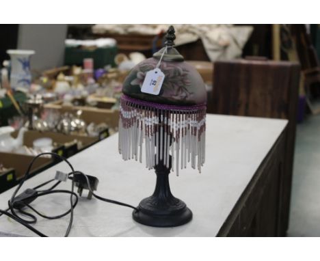 Small Tiffany style table lamp and shade (height 35 cm)