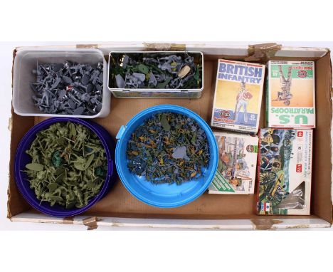 Airfix Ho/00 scale quantity of loose various plastic soldiers to include; German/British soldiers and others, together with b