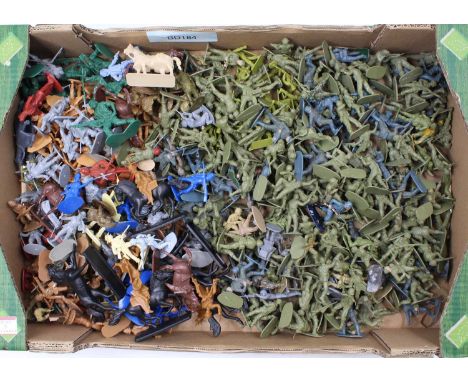 A large tray of vintage Airfix, Armies in plastic, Conte and others model soliders - Job lot of 200-300 figures . WW2, ECW, B