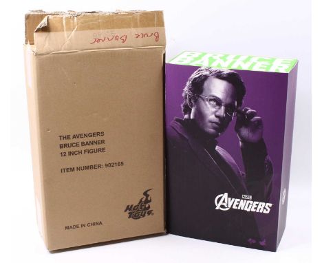 A Hot Toys Ltd 1/6 scale action figure of Bruce Banner No. MMS229 'The Avengers' (missing glasses), housed in the original ca