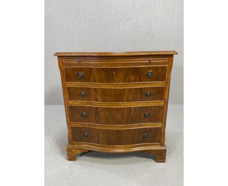Serpentine fronted reproduction chest of four drawers with fluted sides and metal circular handles.  Approx 69cm x 45cm x 76c