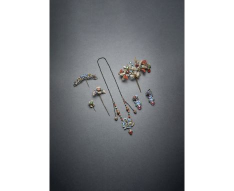 SEVEN CHINESE GILT-METAL AND KINGFISHER FEATHER ITEMS QING DYNASTY Comprising: four hairpins, a pair of earrings and a neckla
