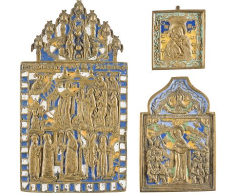SAMMLUNG VON DREI BRONZE-IKONEN: GOTTESMUTTER VON WLADIMIR, 'FREUDE ALLER LEIDENDEN' SOWIE SCHLEIERWUNDER (POKROW) Russland, 