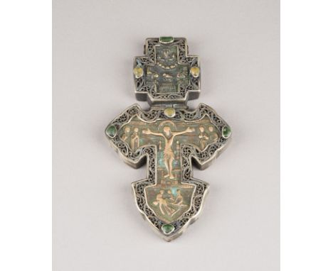 GROSSES BRUSTKREUZ MIT DER KREUZIGUNG CHRISTI Russland, 19. Jh. Metallmontierung, Bronze, reliefiert gegossen, Farbstein-Cabo