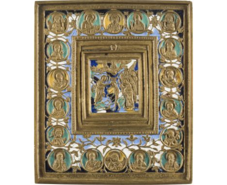 SIGNIERTE BRONZE-IKONE MIT DER TAUFE CHRISTI Russland, 19. Jh. Bronze, reliefiert gegossen, sechs-farbig emailliert. H. 15,1 
