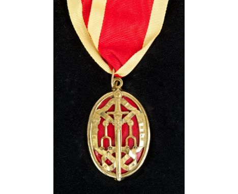 Contemporary Elizabeth II Knight Bachelor's gilt metal and enamel neck badge in original fitted Royal Mint case 