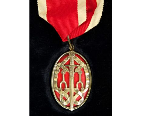 Contemporary Elizabeth II Knight Bachelor's silver gilt and enamel neck badge in original fitted Spink & Son case (hallmarked