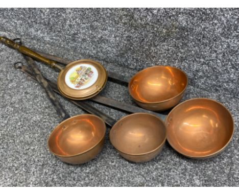4x vintage copper &amp; metal handled pans together with a miniature copper bed pan