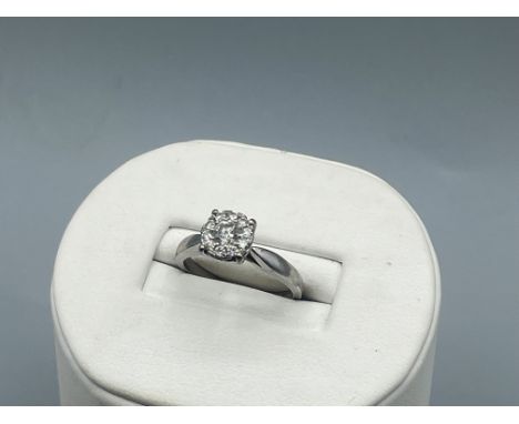 18ct White Gold Cluster Ring with a approximate 0.25ct centre diamond surrounded by 10 smaller diamonds Size K