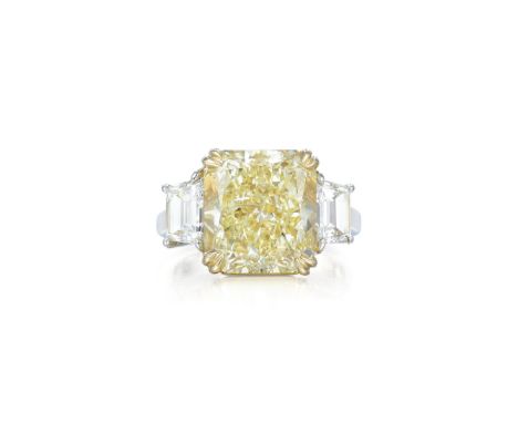 Set by a 9.17-carat cut-cornered rectangular modified brilliant-cut Fancy Light Yellow diamond, with even color and I1 clarit