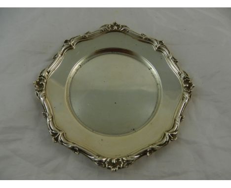 A silver dish, the shaped rim cast with stylised acanthus leaves, Sheffield 1971, by James Dixon and Son, 16.5cm diameter, 7.