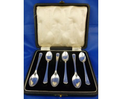 A set of six Art Deco silver coffee spoons, Sheffield 1941, 9.3cm long, combined weight 1.92ozt, 59.7g