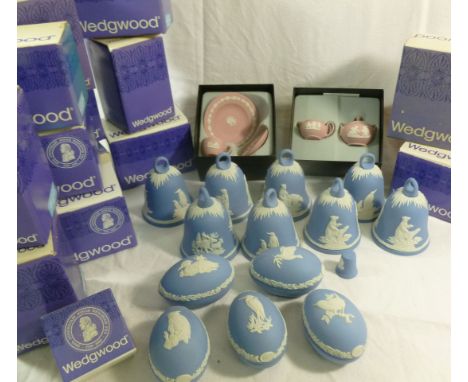 Modern Wedgwood jasperware items comprised of five Easter eggs, 1977-1979 (1977 damaged), eight New Year Bells, 3 x 1979, 4 x