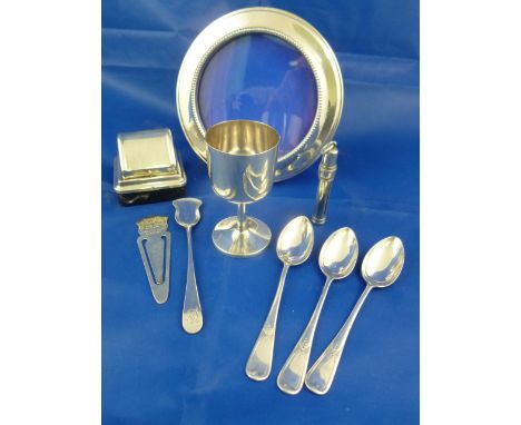 A collection of small silver items comprised of a circular photograph frame, Birmingham 1985, a Samson Mordan propelling penc