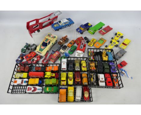 Corgi - Matchbox - Hot Wheels - Dinky Toys - Other - An unboxed collection of playworn diecast model vehicles in various scal