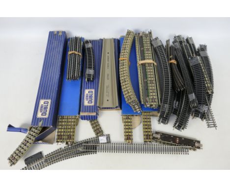 Hornby Dublo - Hornby - Lima - Roco - A collection of unboxed OO gauge track plus a quantity of boxed and unboxed 3-Rail OO g
