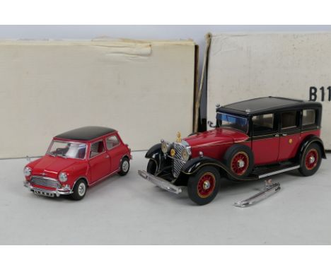 Franklin Mint - 2 x 1:24 die-cast model Franklin Mint model cars - Lot includes a 1967 Morris Mini Cooper vehicle in red and 