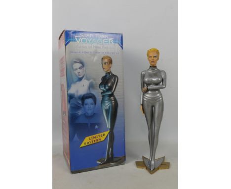 Muckle Mannequins - Studio Oxmox - Star Trek Voyager. A boxed #391/1000 Seven of Nine Replica 1:6 scale Resin figure. Item ap